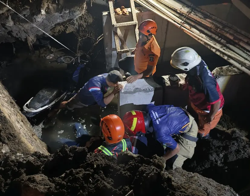 Pasutri Terperosok ke Proyek Gorong-gorong Pemkot Surabaya, Istrinya Meninggal Dunia