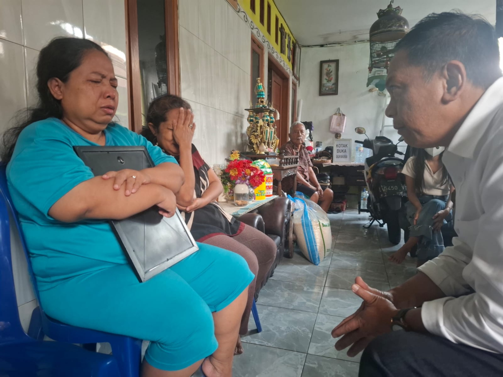 Anas Karno, mendatangi rumah duka di Kawasan Kelurahan Manukan Kulon Kecamatan Tandes