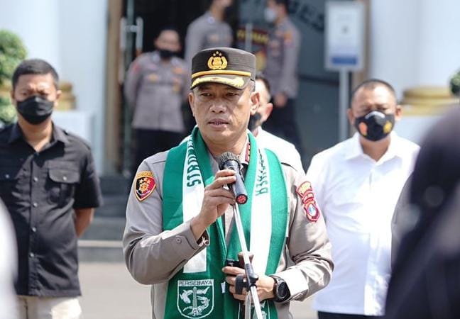Asyik Indehoy Bersama Pramugari Didalam Hotel, Oknum Pilot Digrebek Istri