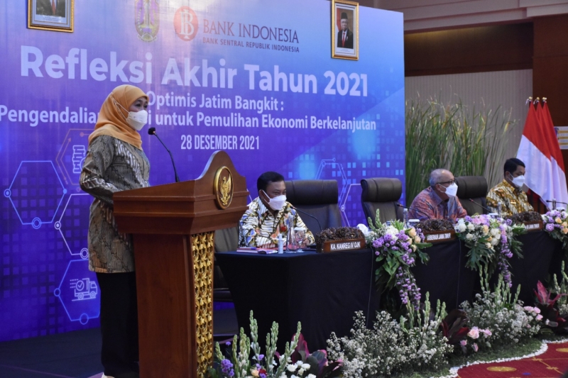 Refleksi Akhir Tahun 2021, Gubernur Jatim Khofifah: Kendalikan Distribusi Bahan Pokok