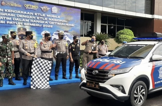 Apel Gelar Pasukan Operasi Patuh Semeru 2022, Kapolda Jatim Lepas 52 Unit ETLE Mobile