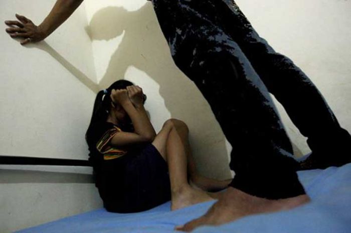 Tetangga Bejat! Sudah Beristri masih Perkosa Anak SMP hingga Lahiran
