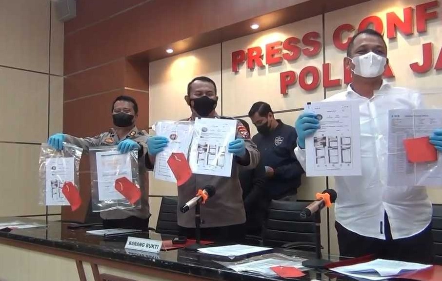 Dugaan Penipuan Arisan Love, Ditreskrimsus Polda Jatim Tangkap Selebgram APK
