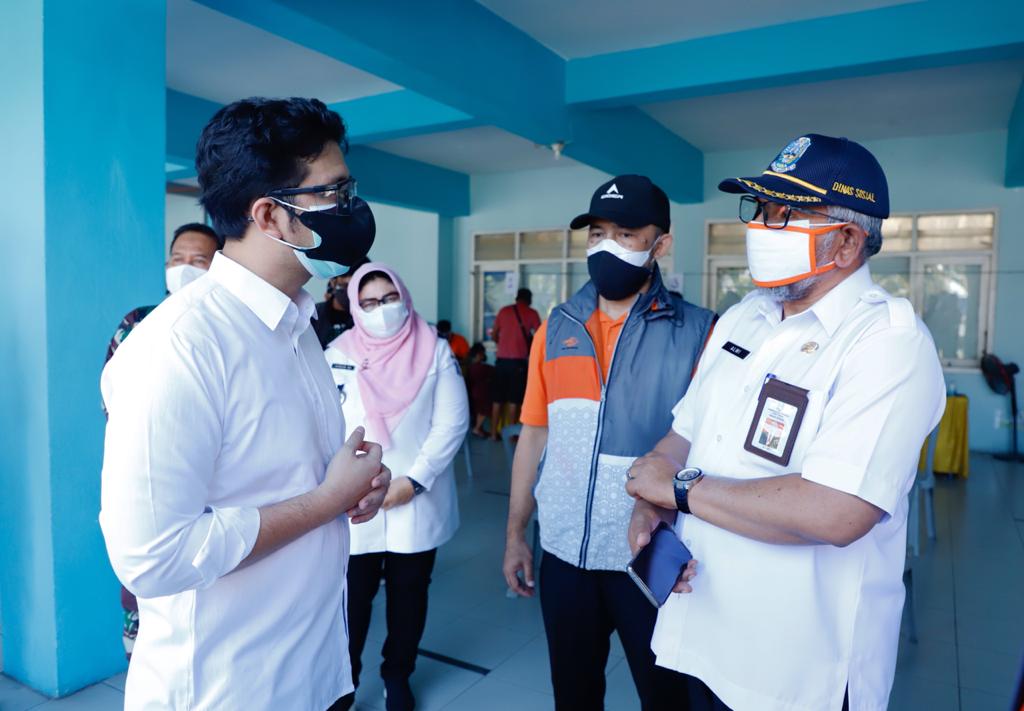 Simpang Siur Syarat Vaksinasi untuk Ambil Bansos, Wagub Jatim Emil Dardak Sidak ke Lokasi, tak Disangka Ini yang Terjadi