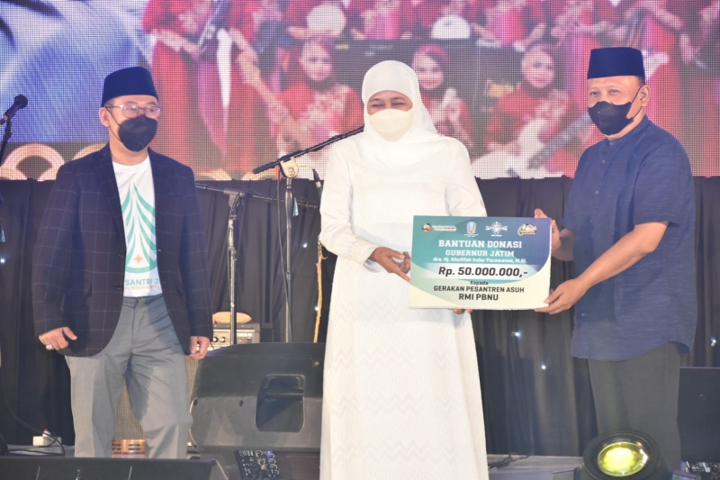 Gubernur Jatim Khofifah Indar Parawansa Hadiri Konser Santri untuk Indonesia