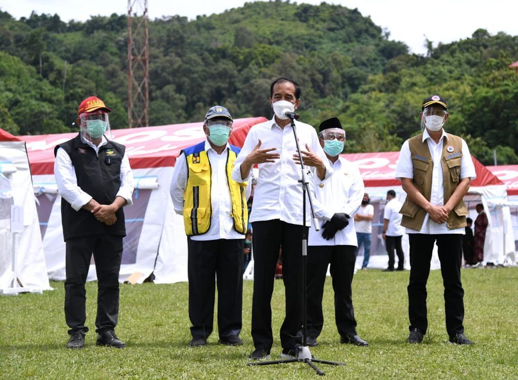 Di Lokasi Pengungsian, Ini yang Dijanjikan Jokowi ke Korban Gempa