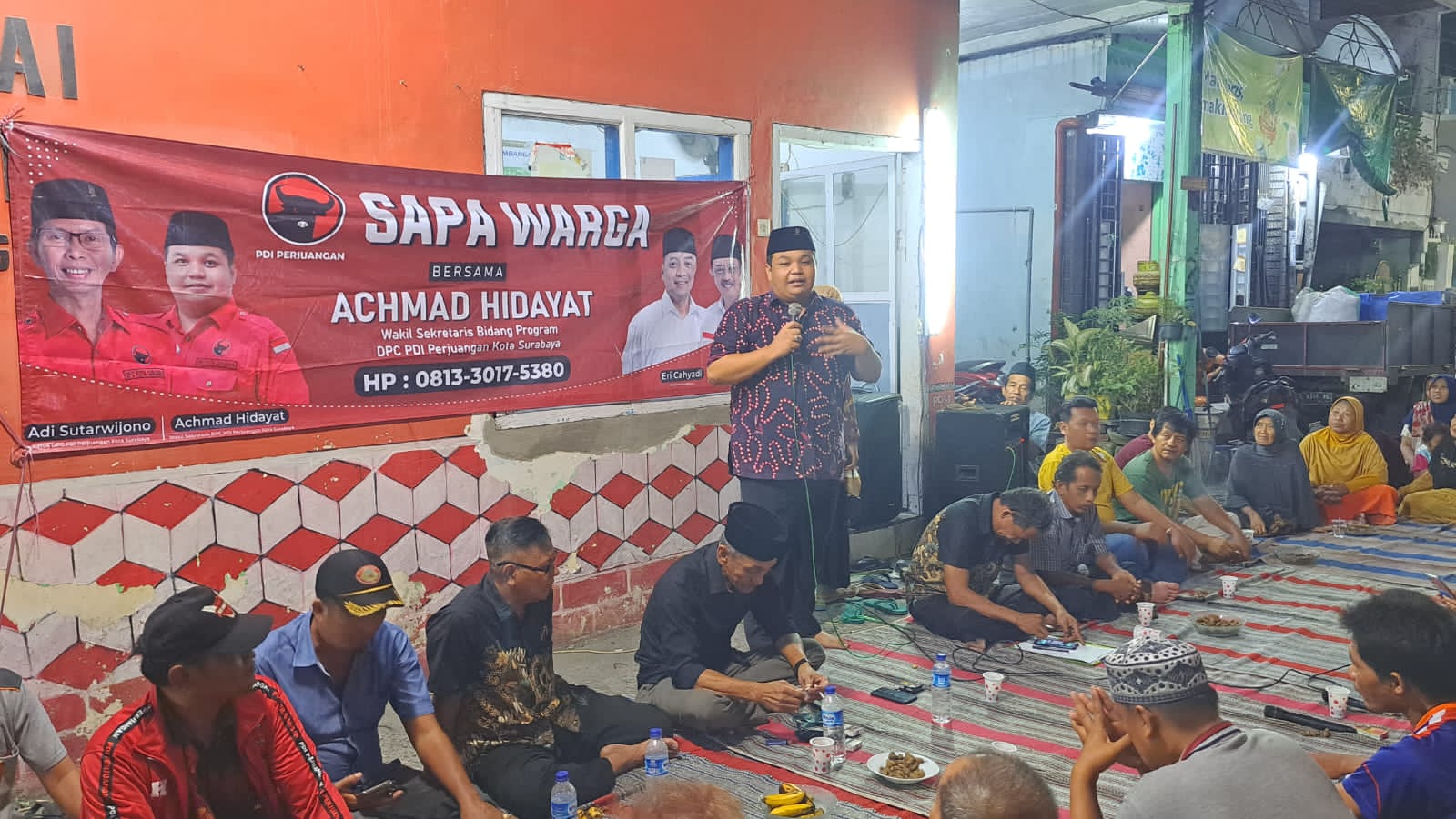 Wakil Sekretaris DPC PDI Perjuangan Kota Surabaya Achmad Hidayat Temui Kampung Yang Masih Belum Miliki PJU