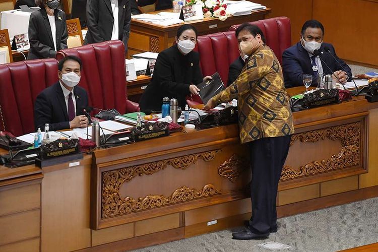 UU Cipta Kerja, Airlangga: Salary Tidak Turun, Waktu Kerja seperti UU