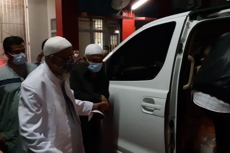 Jalani Vonis 15 Tahun, Abu Bakar Baasyir Resmi Bebas Subuh Tadi