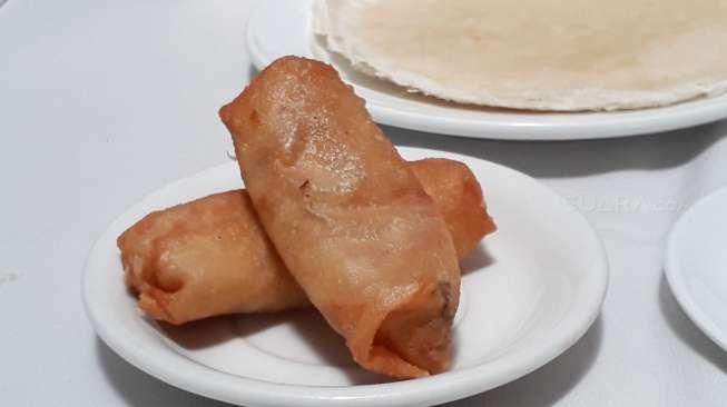 Waduh, Usai Makan Lumpia Basi Perempuan Ini Keracunan dan Meninggal
