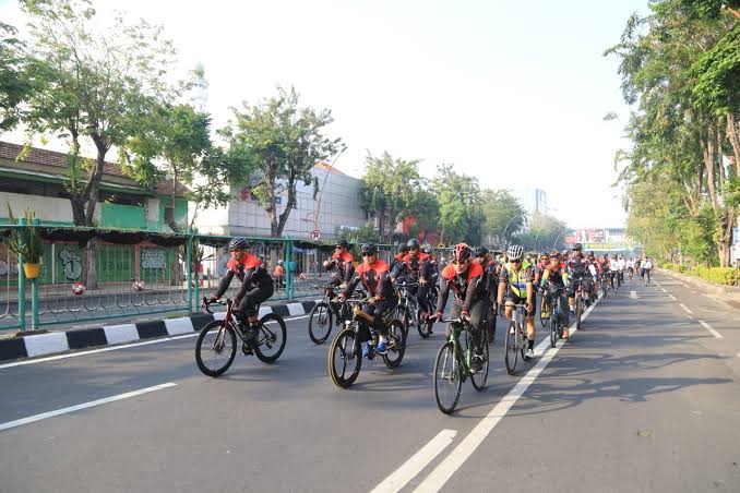 Peringati HUT Bhayangkara Ke 76, Polda Jatim Gelar Sepeda Gembira