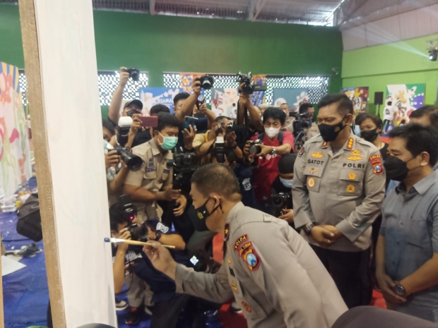 HUT ke-70 Humas Polri, Polda Jatim Selenggarakan Festival Mural 2021