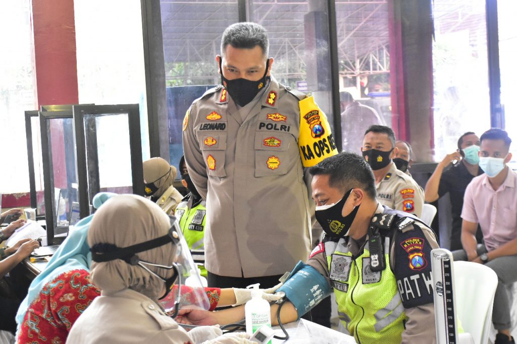Usai Jenguk Personelnya, Kapolres Blitar Kunjungi Kaum Disabilitas