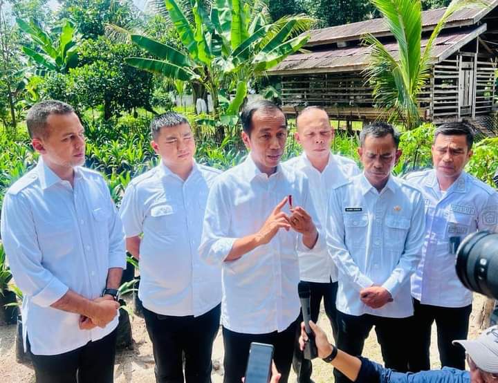 Presiden: Jangan Sampai Jalur Logistik Dan Jalan Produksi Rusak Parah