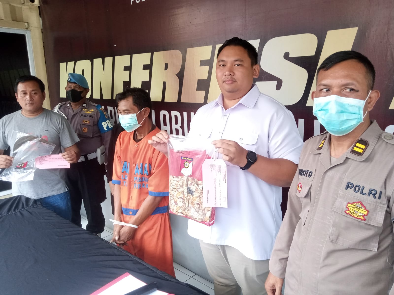 Bacok Tetangga Hingga Tewas Residivis Diringkus Polres Pelabuhan Tanjung Perak