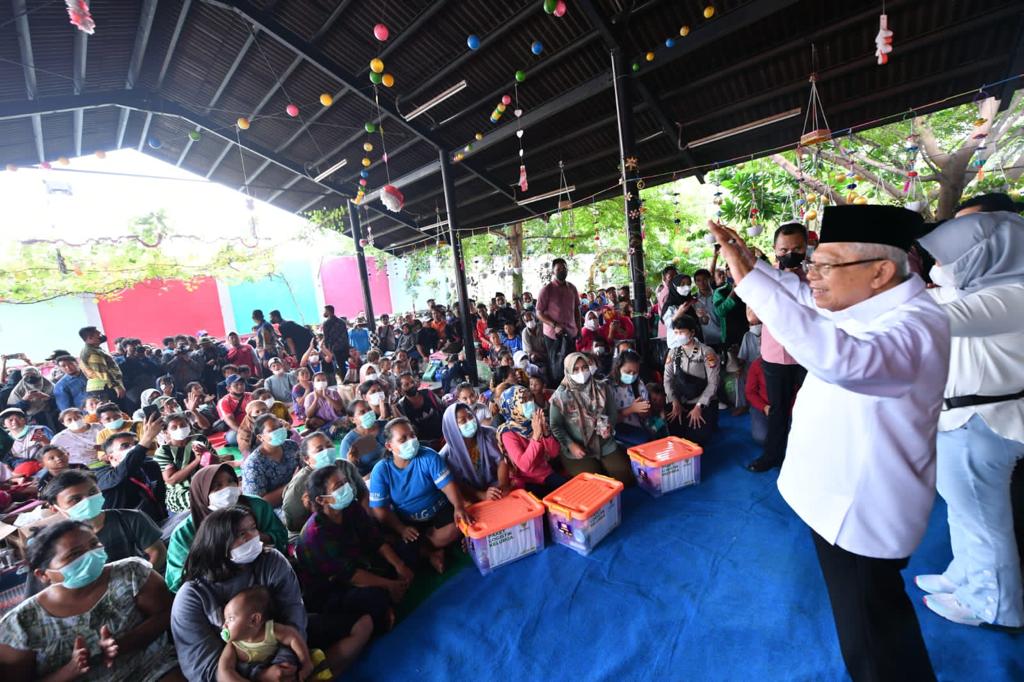 Kunjungi Posko Pengungsi Korban Kebakaran, Wapres Serahkan Bantuan