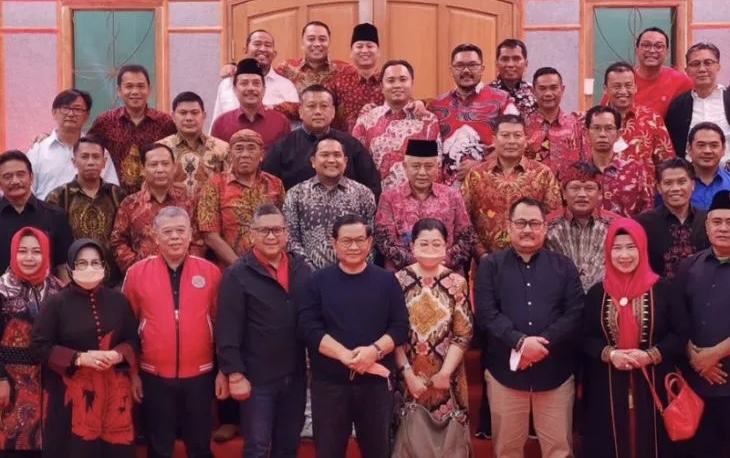 Jaga Kekompakan, Pramono Anung Dan Hasto Gala Dinner Dengan Kepala Daerah Dari PDIP Di Jatim