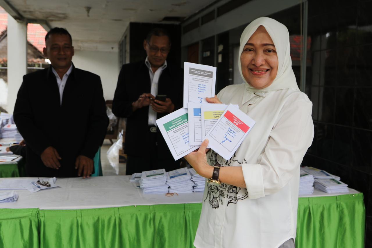 Diduga Palsukan Identitas, Bupati Bojonegoro Dilaporkan ke Polisi