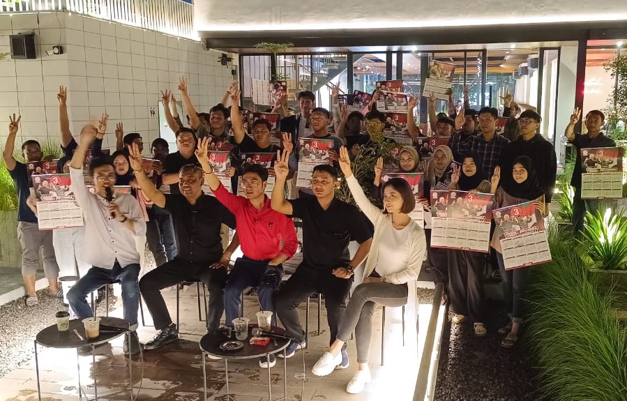 Bertemu Ratusan Anak Muda, TPM Ganjar-Mahfud Gelorakan Surabaya Total Ganjar