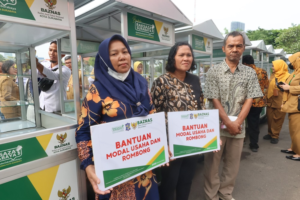 Pemkot Surabaya Beri Bantuan Modal Usaha hingga Rombong ke Pokmas dan Pertukir