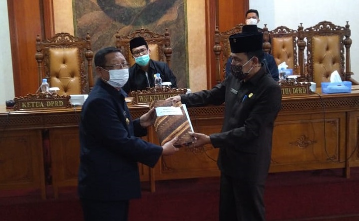 Serahkan LKPJ ke DPRD, Bupati Maryoto: Kemiskinan di Tulungagung Naik