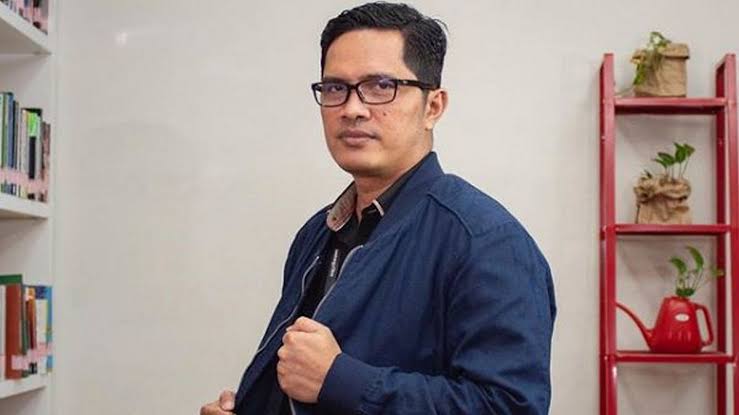 Febri Diansyah Saatnya Mundur Teratur SebagaiPengacara Putri Candrawathi!