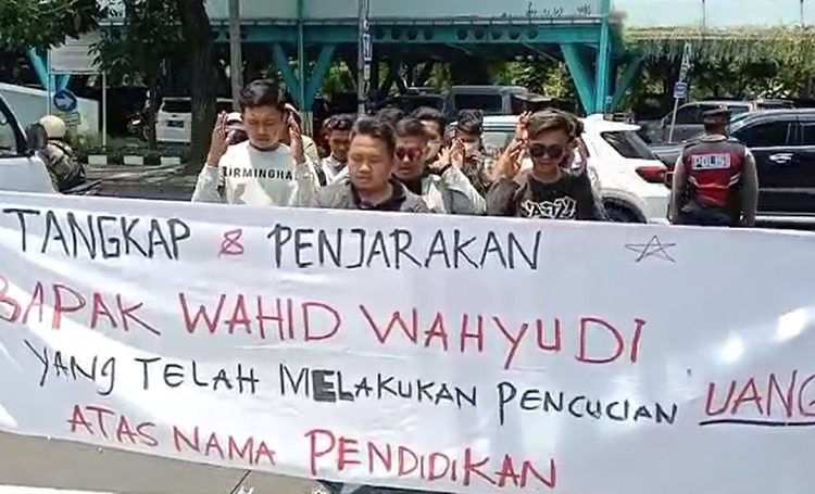 GAS Jatim Demo Minta Tangan Kanan Khofifah Ditangkap