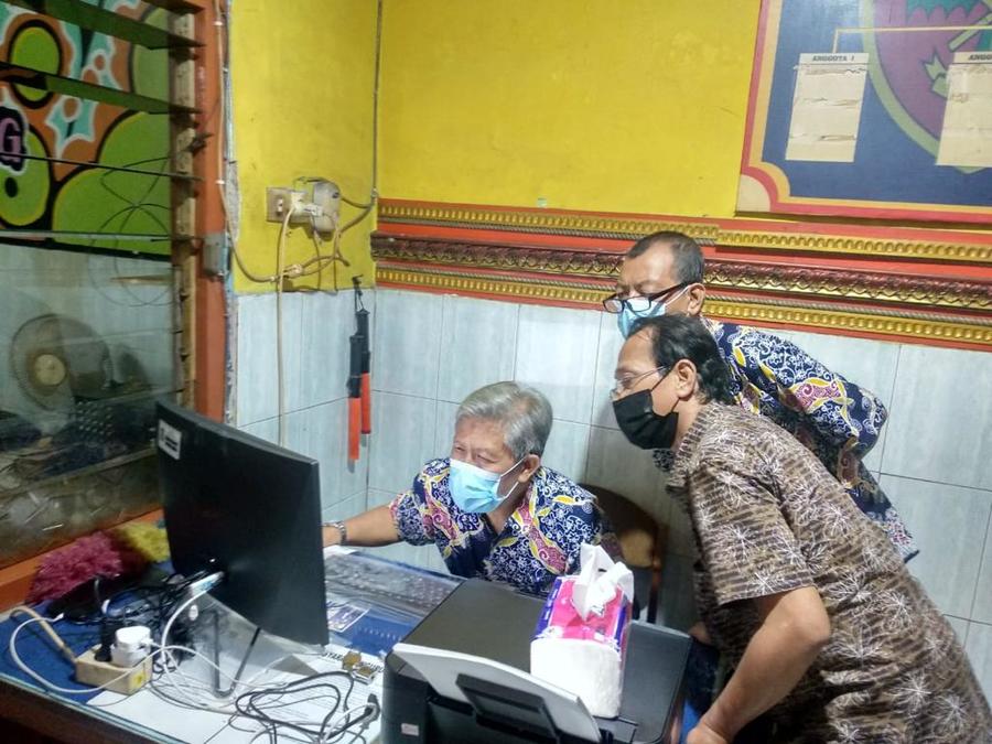 Camat dan Lurah Surabaya Antusias Berkantor Keliling di Balai RW