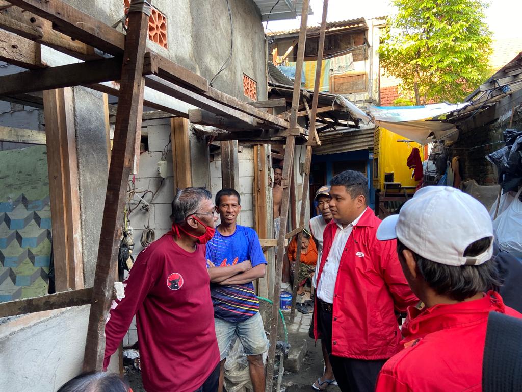 Blusukan Di Tempel Sukorejo, Wakil Sekretaris DPC PDI Perjuangan Achmad Hidayat Temui Rumah Tidak Layak Huni