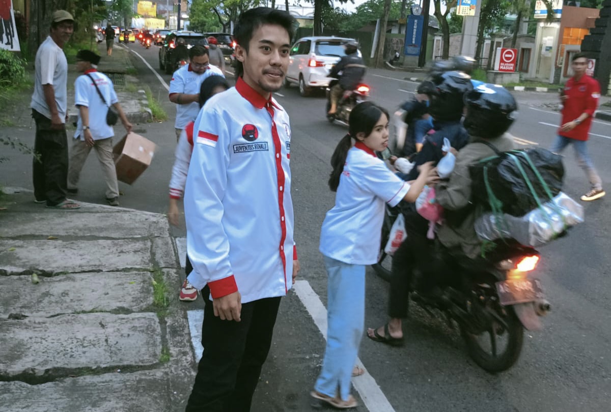 Akhir Bulan Ramadhan, TMP Kota Malang Bagi Takjil Dan Buka Puasa Bersama