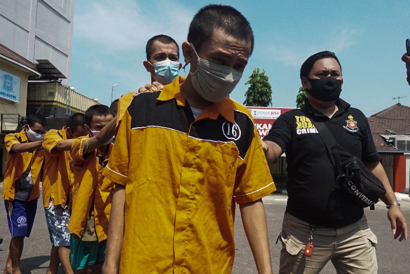 FOTO: Polres Pelabuhan Tanjung Perak Grebek Pabrik Narkoba