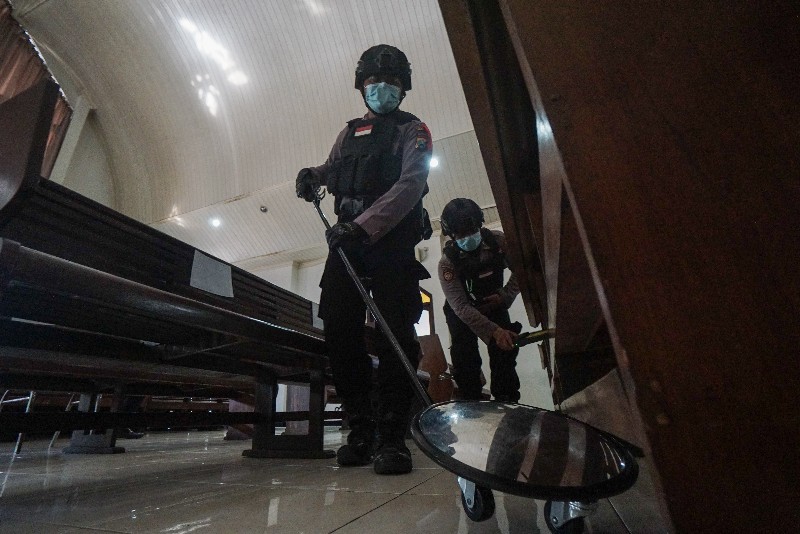 FOTO: Sterilisasi Gereja Menjelang Natal