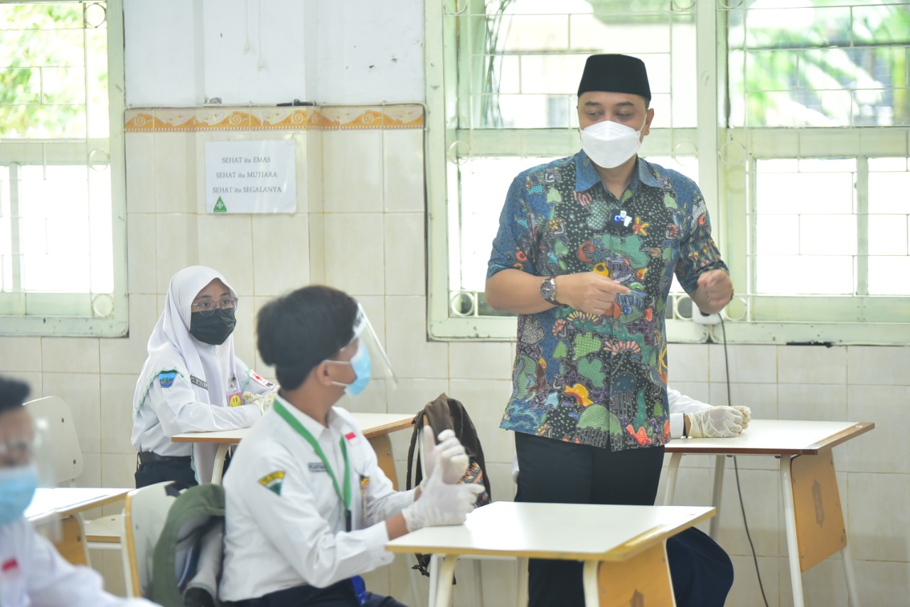 Wali Kota Eri Cahyadi Bongkar Tips Keberhasilan Kota Surabaya Sabet Penghargaan Kota Layak Anak Kategori Utama Empat Kali