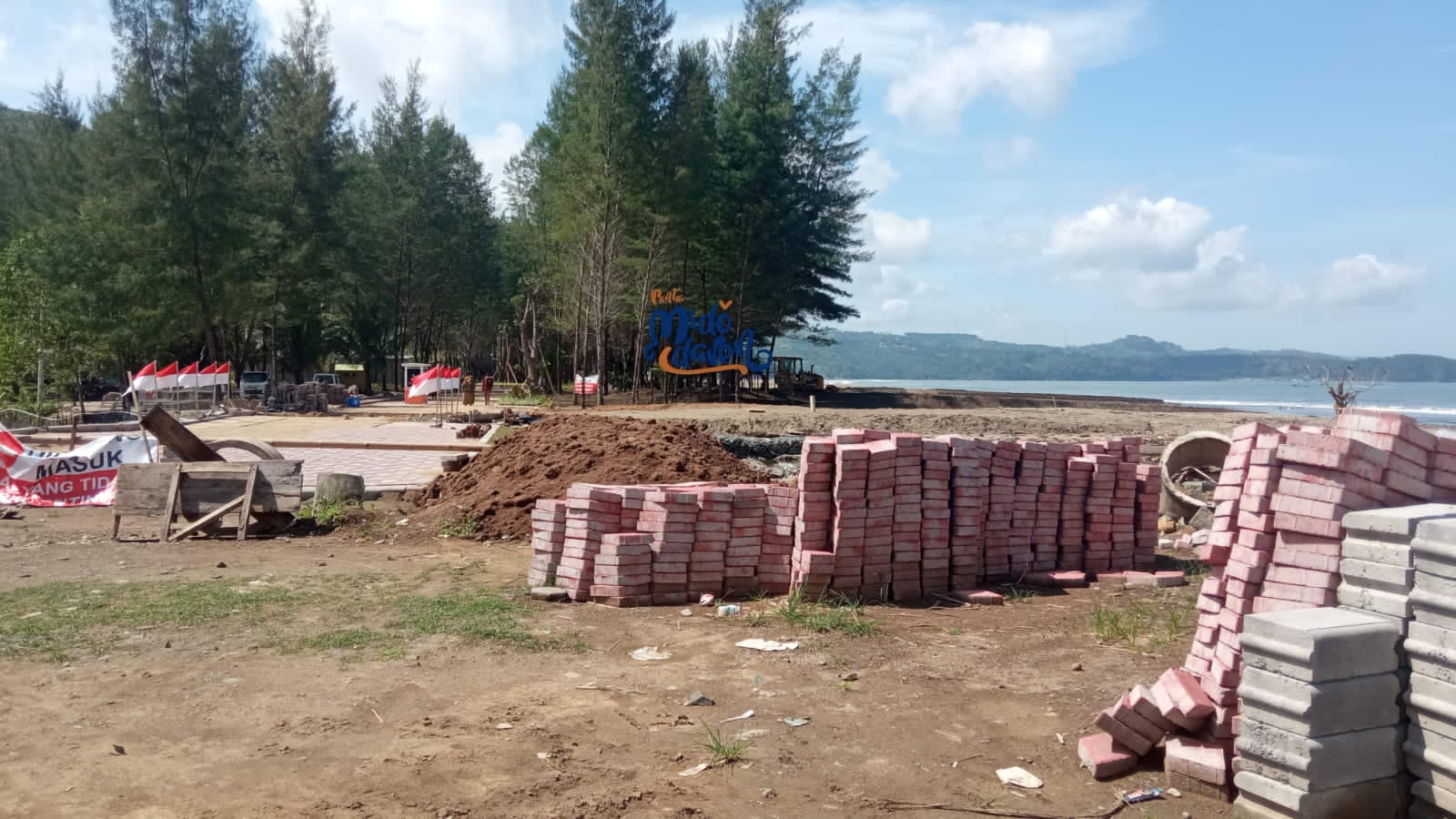 Warga Desa Besuki Tolak Pembangunan Wisata Pantai Midodaren