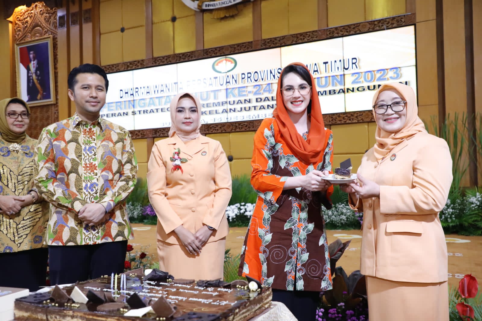 Emil Darak Puji Arumi Bachsin: Tanpa Dharma Wanita, Pemprov Jatim Tak Akan Seperti Sekarang