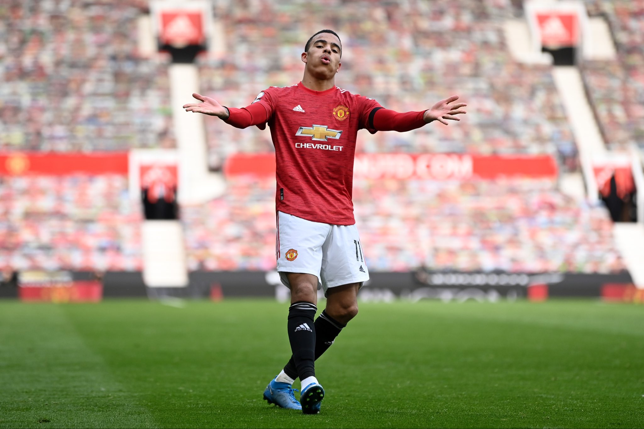 Man United Tekuk Burnley 3-1, Mengancam Man City