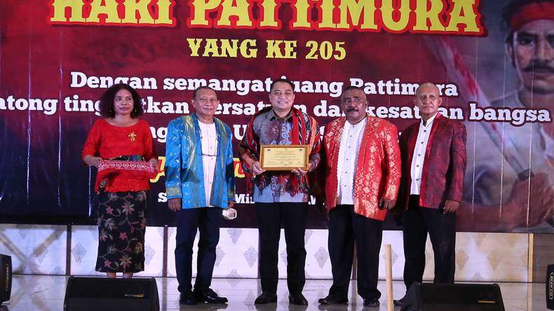 Hari Pattimura ke-205, Eri Matulessy Cahyadi Diangkat Sebagai Warga Kehormatan Maluku