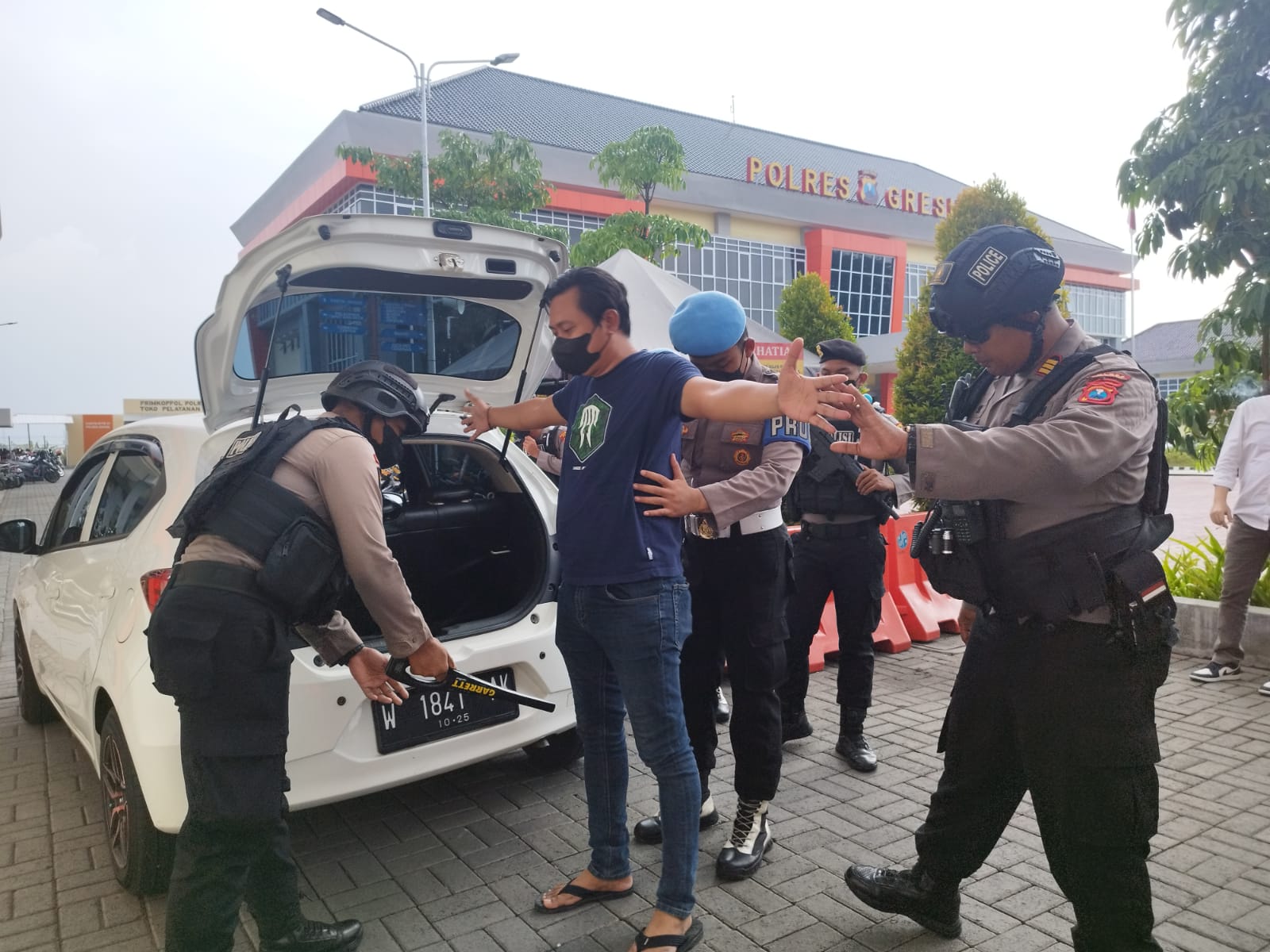 Pasca Bom Polsek Astana Anyar Bandung, Polres Gresik Perketat Penjagaan