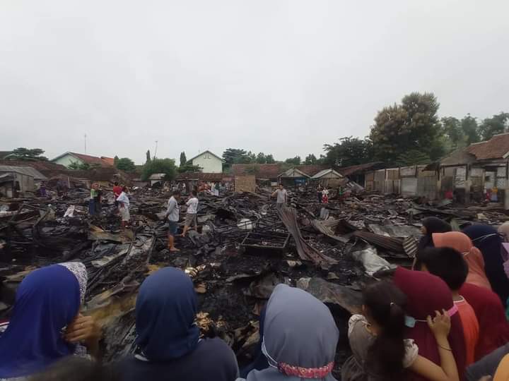 Kerugian Rp 3,5 M, Ratusan Pedagang Pasrah Lihat Kiosnya Luluh Lantak