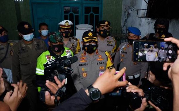Rumah Tokoh FPI di Sidoarjo Digerebek, Baliho Bergambar HRS Dicopot