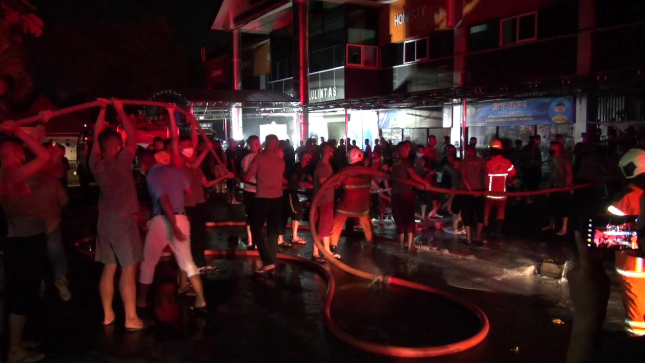 Si Jago Merah Bakar Gedung RTMC Polda Jatim