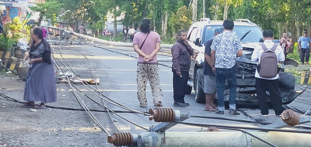 Lima Tiang Listrik Beton di Desa Jatiroto Roboh, Tak Ada Korban Jiwa