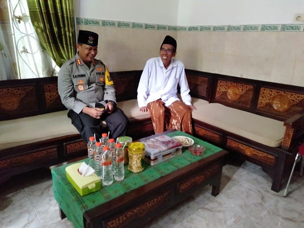 Kapolres Bojonegoro Temui KH. Fuad, Ada Apa ?
