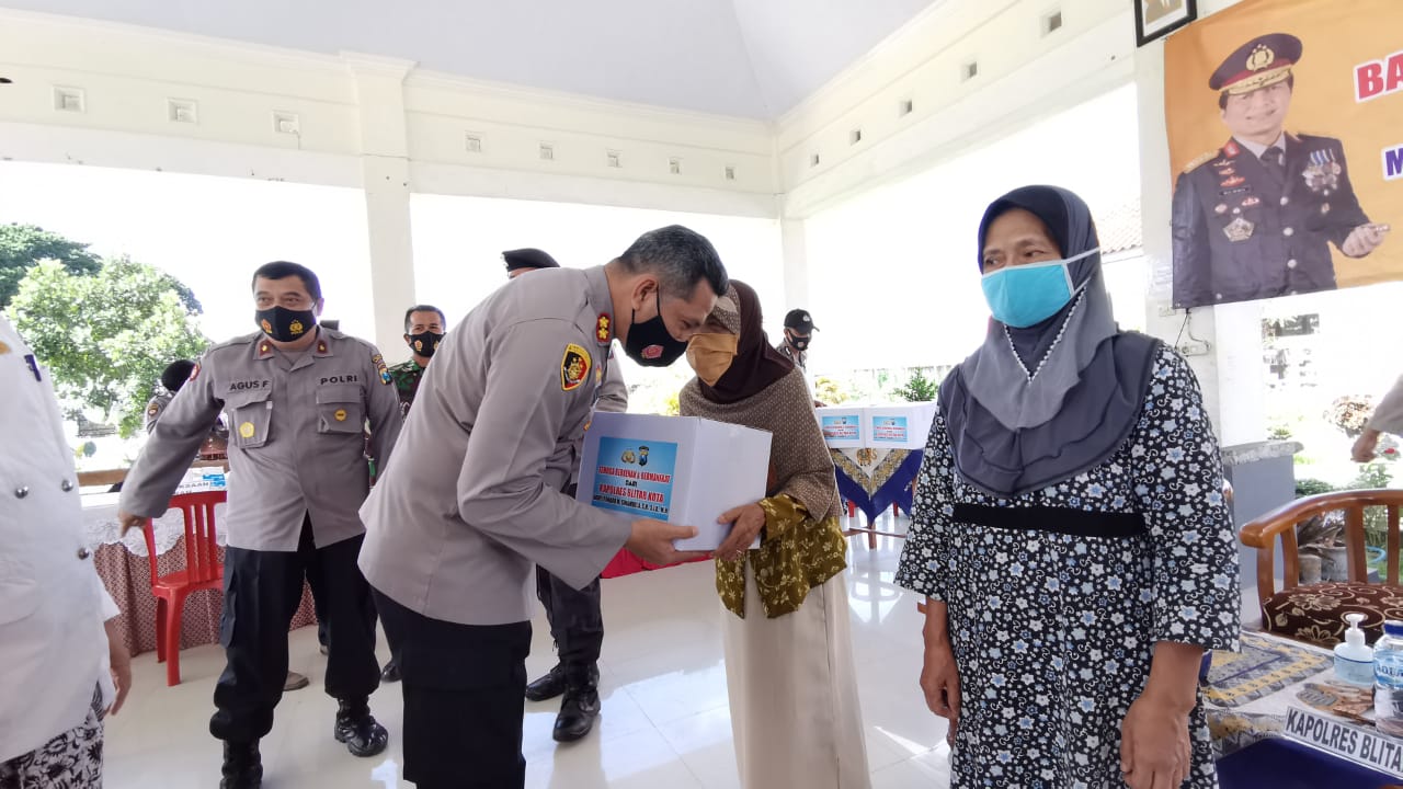 Polres Blitar Kota, Bhakti Masyarakat Paket Sembako Dan Kesehatan Gratis