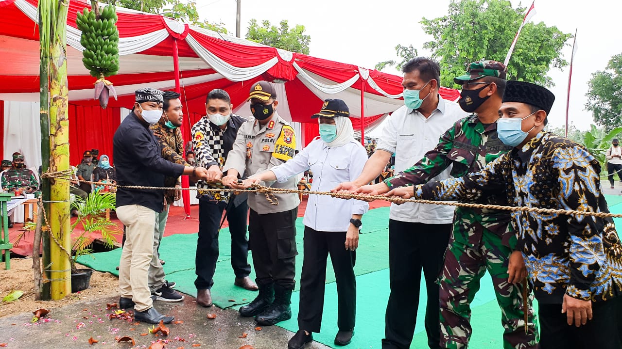 Bupati Bojonegoro Meresmikan Jalan Poros Hasil KBSB Kodim 0813