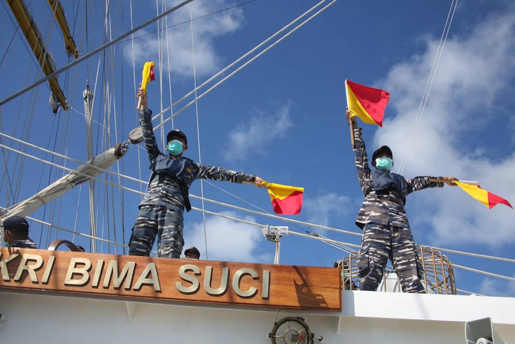 FOTO: Masuki Perairan Tual, KRI Bima Suci Latihan Bersama KRI Teluk Lada-5