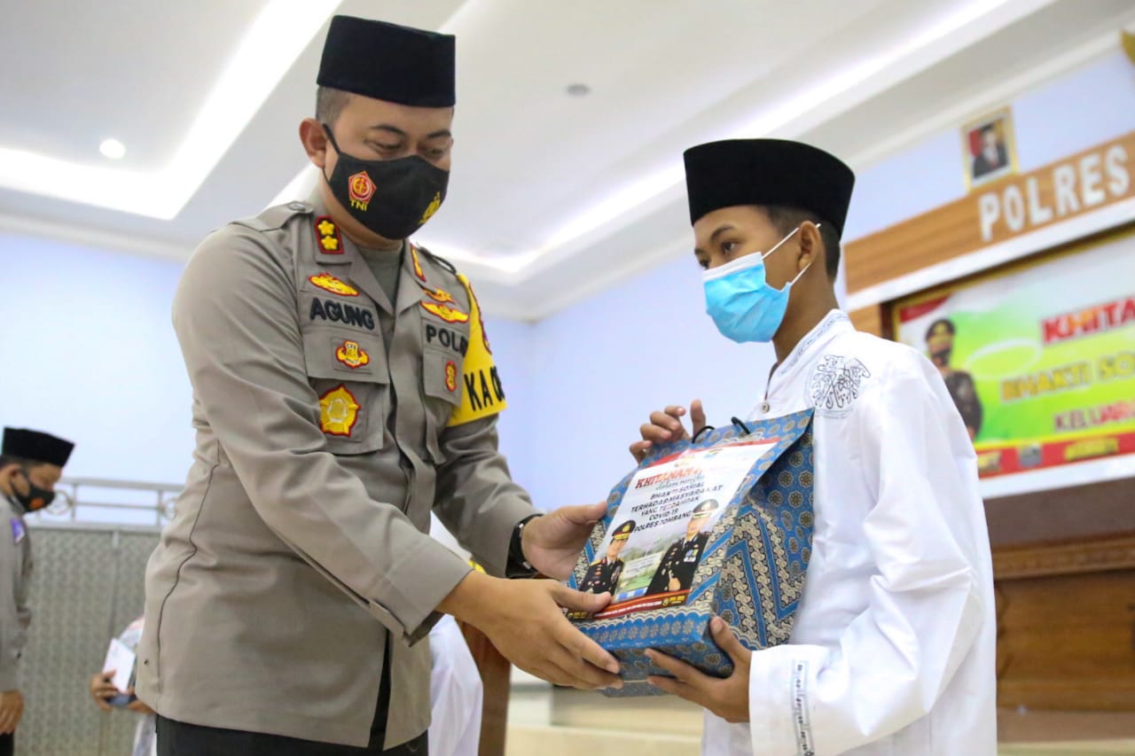 Mapolres Jombang Khitan Masal Anak Keluarga Terdampak Covid19