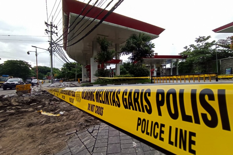 FOTO: Evakuasi Pasca Kebakaran di Sekitaran SPBU Margomulyo Surabaya