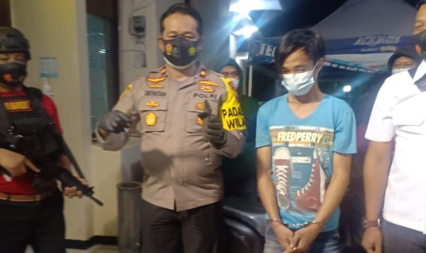Sebelum Tusuk Driver Ojol, Pelaku sempat Pinjam HP Pedagang Kebab