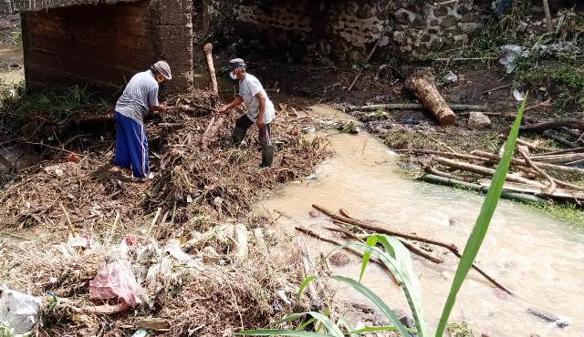 Akibat Banjir, Ratusan Rumah Terendam Air dan Lumpur di Tulugagung
